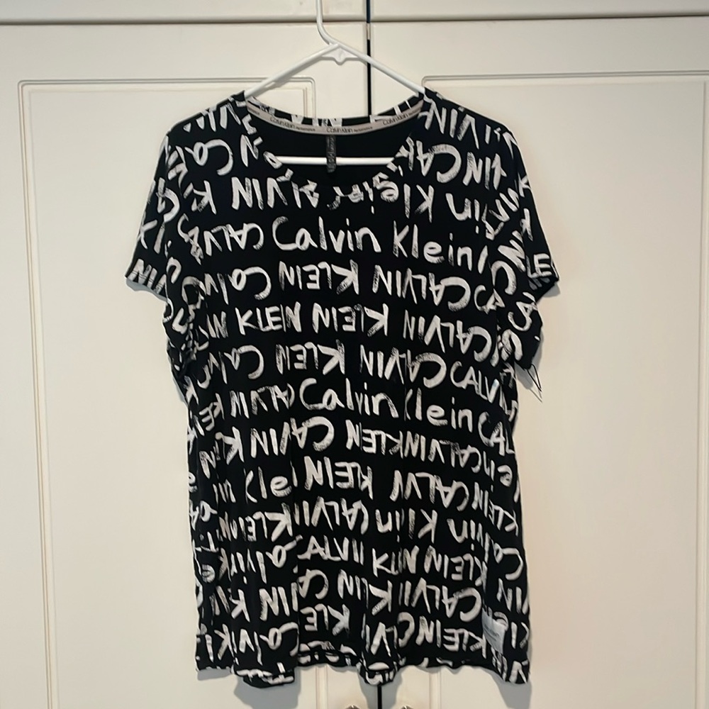 Short sleeve Calvin Klein top